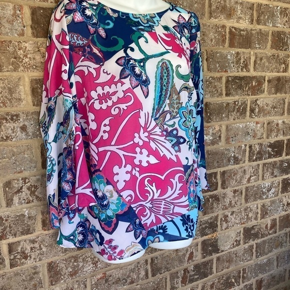 Gorgeous top size 0 Chico’s bell sleeves size 4 Small - Picture 3 of 12
